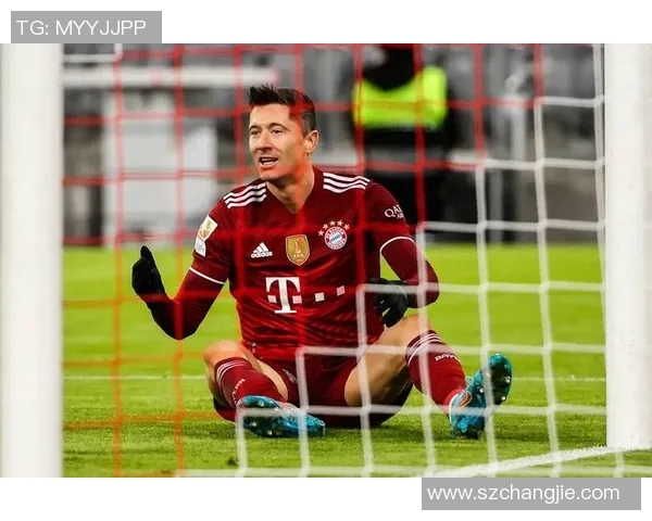 莱万重返安联球场遭拜仁球迷嘘声四起引发热议 莱万重返安联球场遭拜仁球迷嘘声四起引发热议