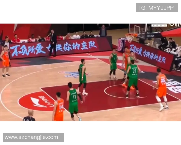 上海队与同曦队首发阵容对比分析及比赛前瞻