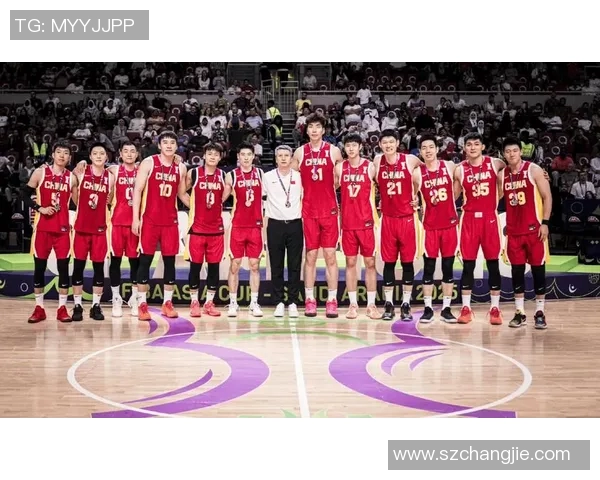 中国男篮与伊朗激战正酣比分胶着双方全力争胜精彩瞬间回顾