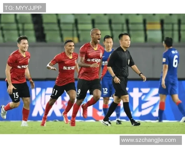 南京排球队以85分领跑城市联赛积分榜展现强劲实力